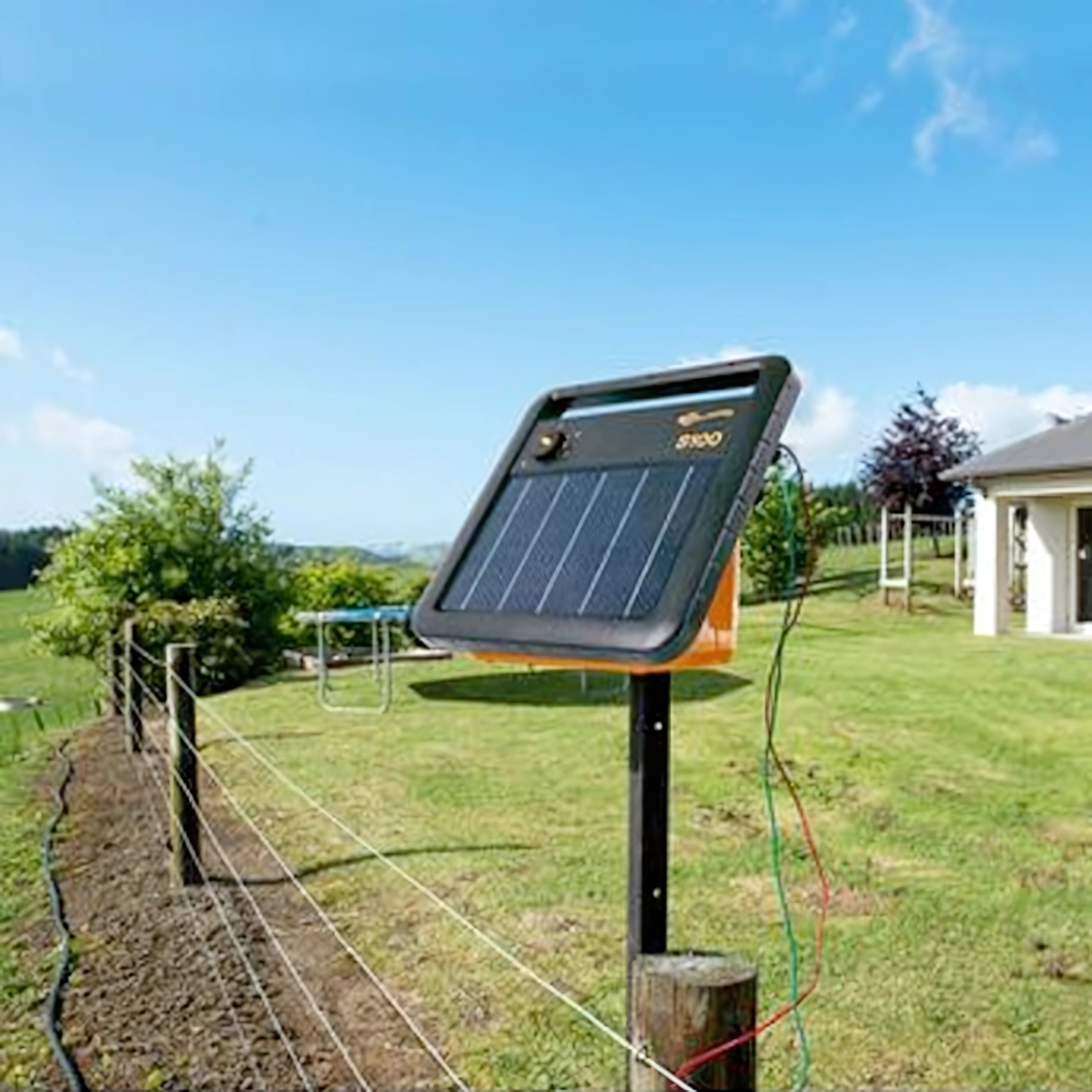 S100 Solar Fence Energizer